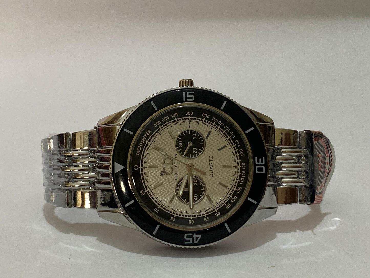 Men Classic Stain Less Steel Watch With Black and White Dial